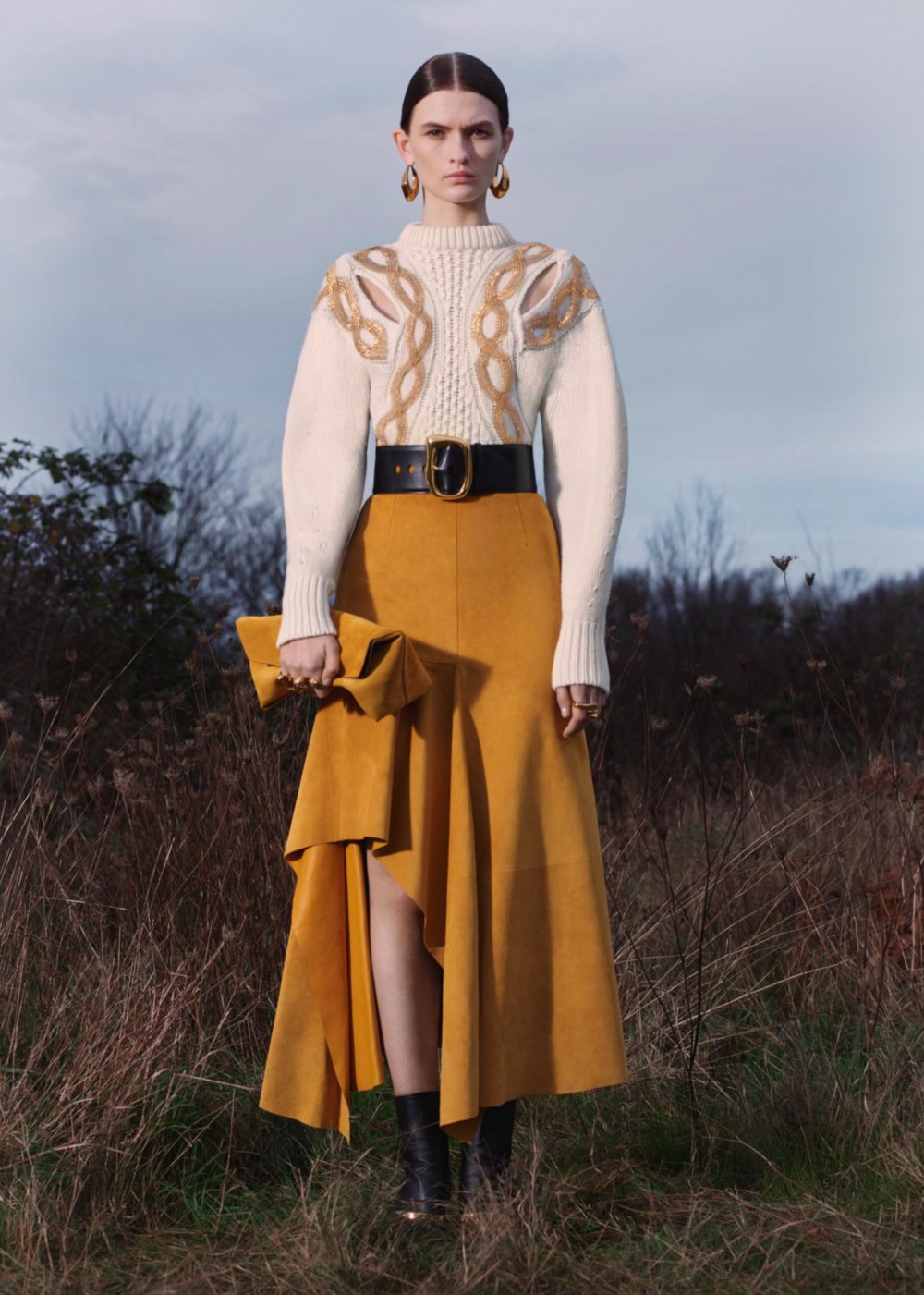 全智賢領銜演繹遠古時代的戰士風格！Alexander McQueen早秋2020系列的磅礡氣勢！