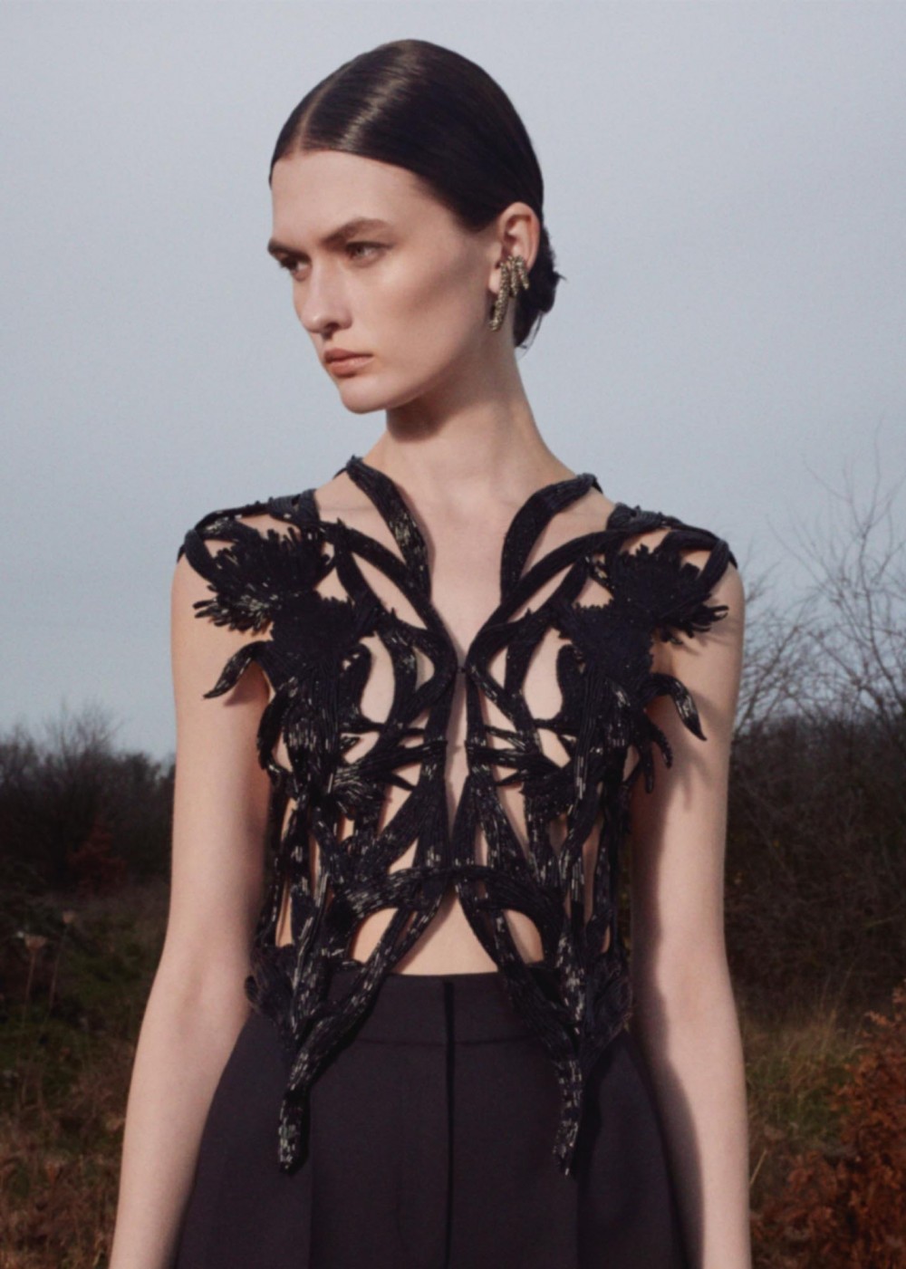 全智賢領銜演繹遠古時代的戰士風格！Alexander McQueen早秋2020系列的磅礡氣勢！