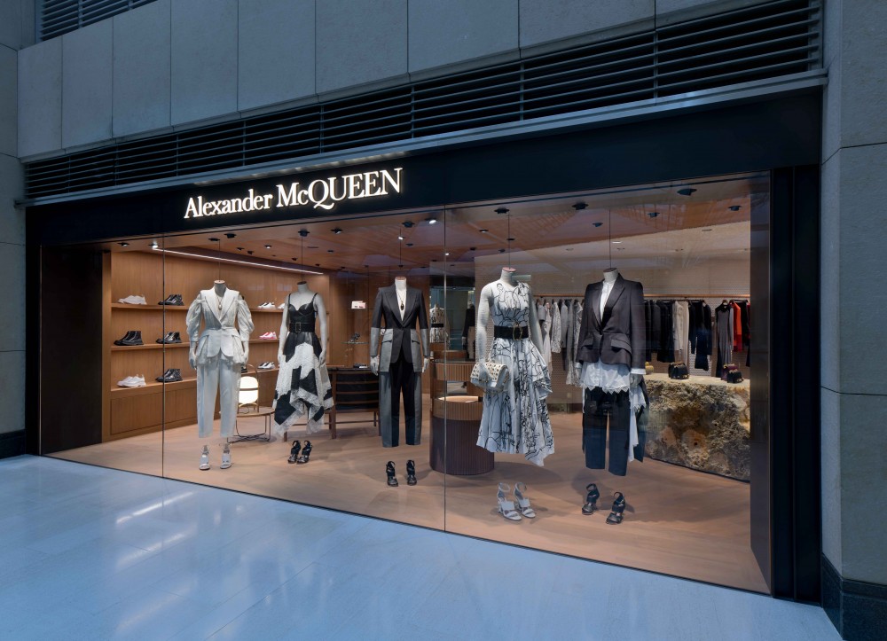 嶄新概念完美呈現!Alexander McQueen重新開幕的專門店為何如此獨特?