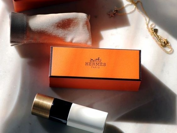 限量「奶茶淡玫瑰色」唇膏