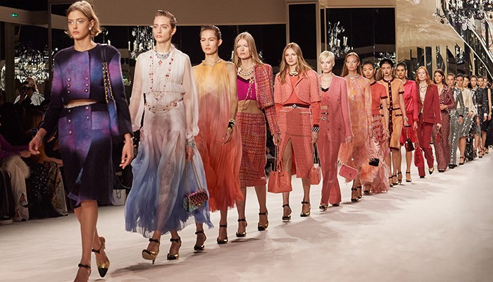 CHANEL Vanity Case家族中大熱焦點,最令人心動的絕美色調化妝箱!0