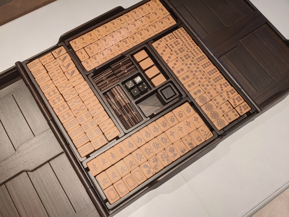 Hermès最奢華的真皮麻雀套裝 最安靜的時尚雀局