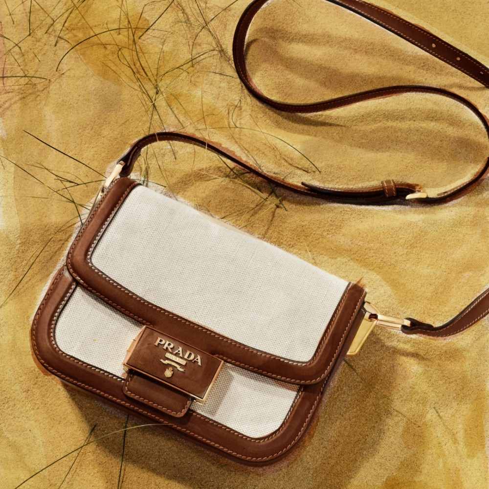 Prada、Saint Laurent秋季推這款  各大牌情迷奶茶色「輕復古帆布手袋」