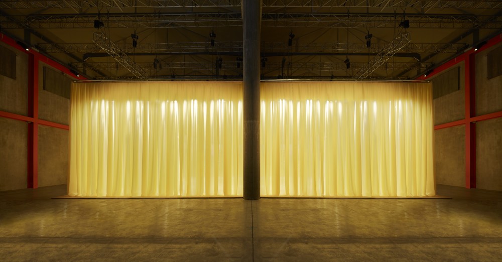 【2021春夏米蘭時裝週】Raf Simons首場PRADA 簡潔利落時尚視覺001