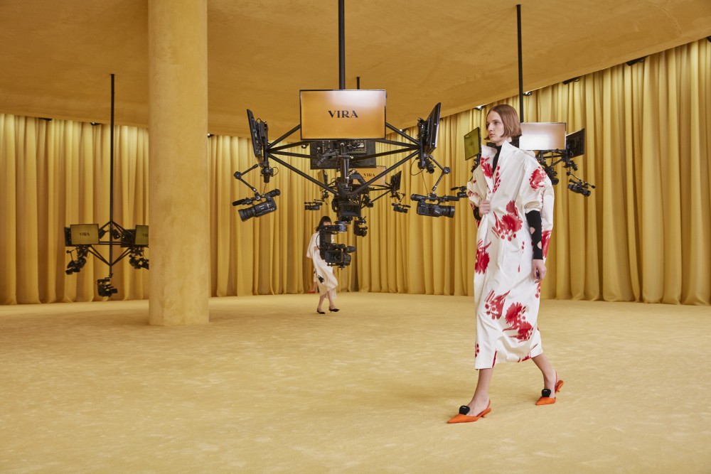 【2021春夏米蘭時裝週】Raf Simons首場PRADA 簡潔利落時尚視覺001