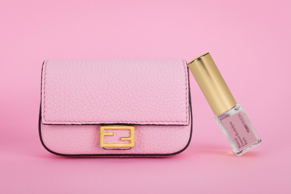 Fendi粉紅控】Fendi與Maison Francis Kurkdjian再度聯手 粉紅版FENDIFRENESIA Nano Baguette香氛手袋登場