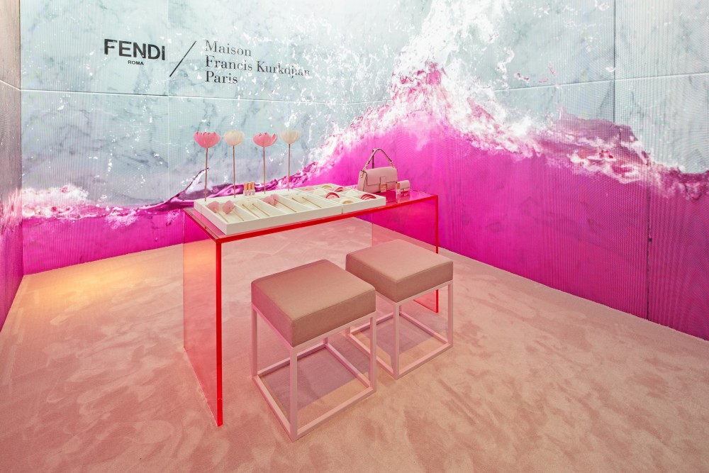 Fendi與Maison Francis Kurkdjian再度聯手 粉紅版FENDIFRENESIA Nano Baguette香氛手袋登場