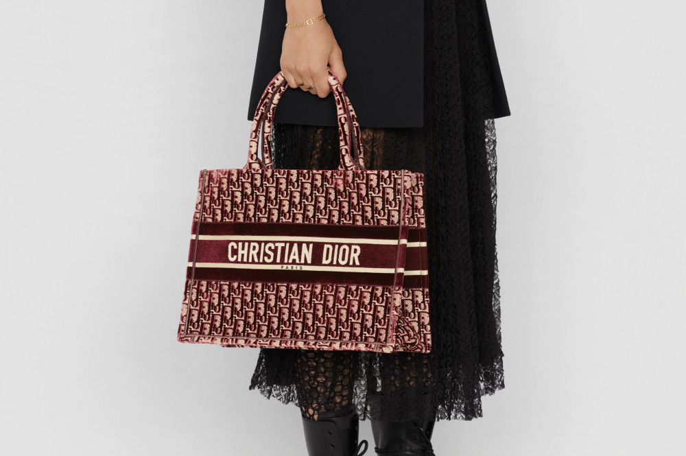 Louis Vuitton、CELINE、Dior、Gucci 4大名牌力推款 復古Monogram經典時尚翻紅