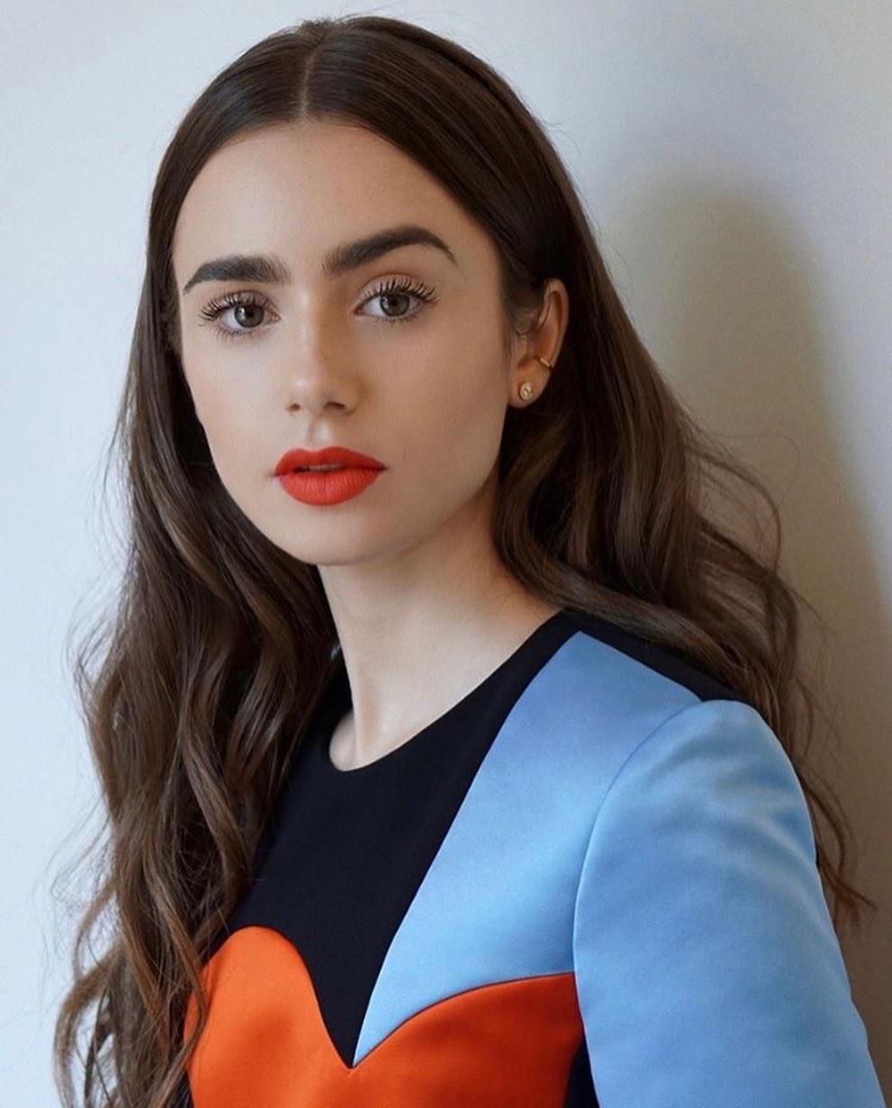 IG @Emily-in-Paris