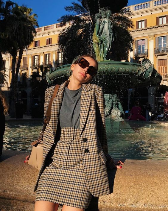 Emily in Paris秋冬時尚職場穿搭術