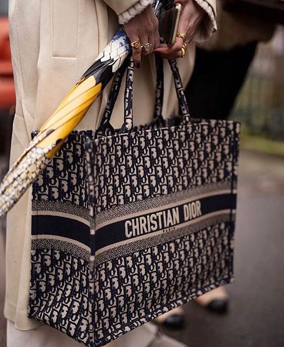 打造職場時尚新女性造型  5項必需擁有的經典單品