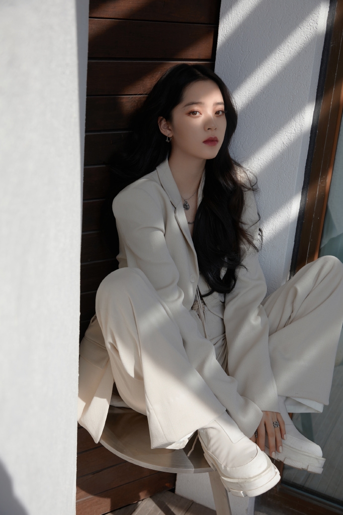 Weibo @歐陽娜娜Nana工作室