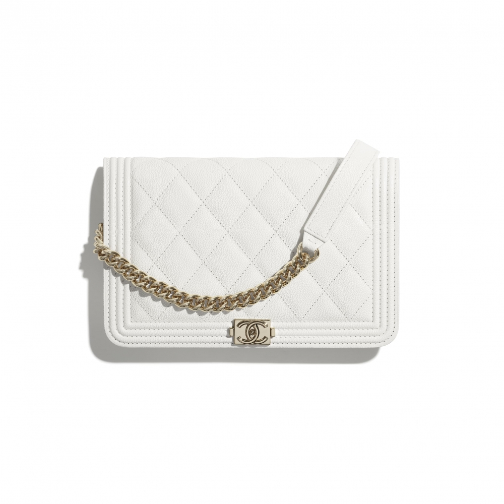 boy-chanel-wallet-on-chain-white-grained-calfskin-gold-tone-metal-grained-calfskin-gold-tone-metal-packshot-default-ap1117b0536710601-8835778609182