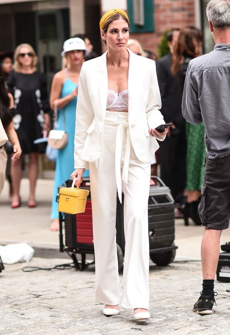 這些單品使白褲看起來更具經典