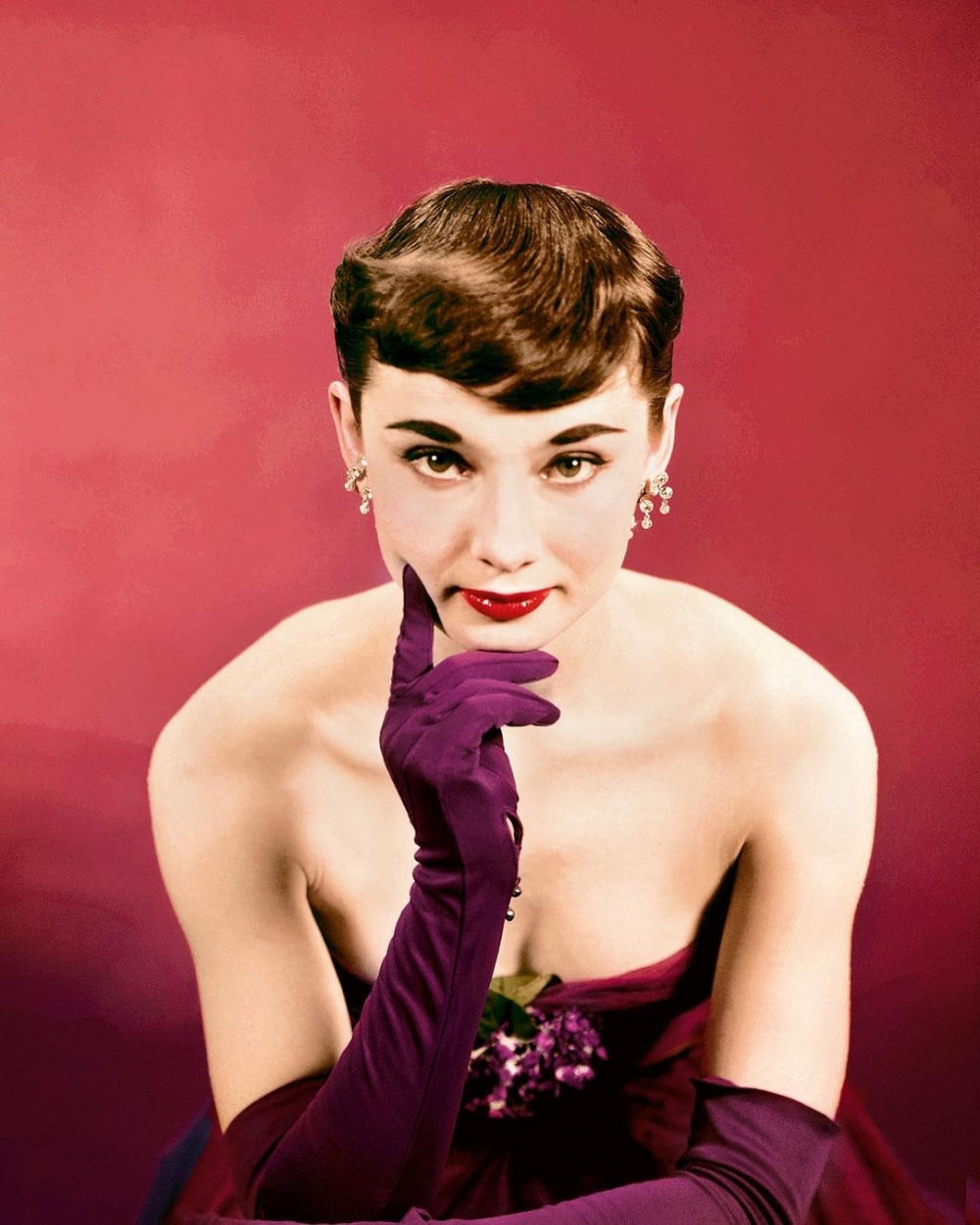 停止對鏡子裡的自已嘆氣,優雅典範的 Audrey Hepburn 柯德莉夏萍 也都曾有這些煩惱!
