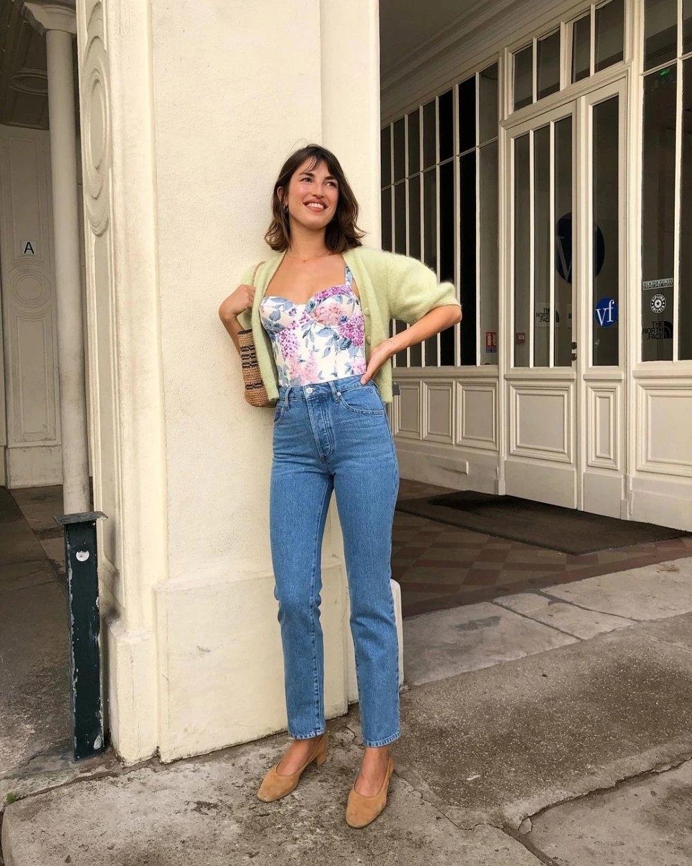 在夏日裡也不容錯過的一款丹寧褲。