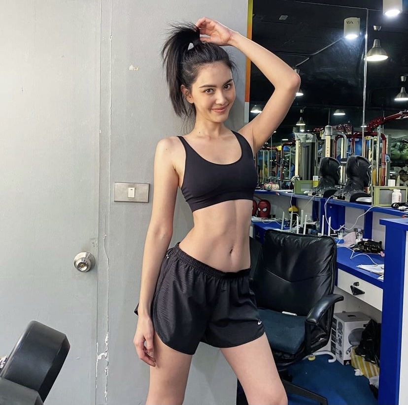 Davika Hoorne雕塑出零死角身材