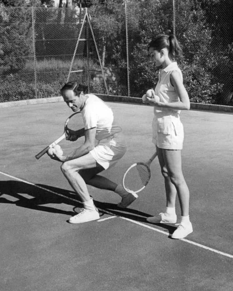 停止對鏡子裡的自已嘆氣,優雅典範的 Audrey Hepburn 柯德莉夏萍 也都曾有這些煩惱!
