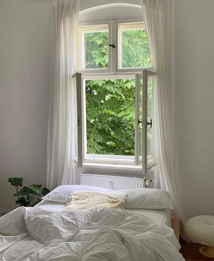 臥室內則非常適合放置花香。