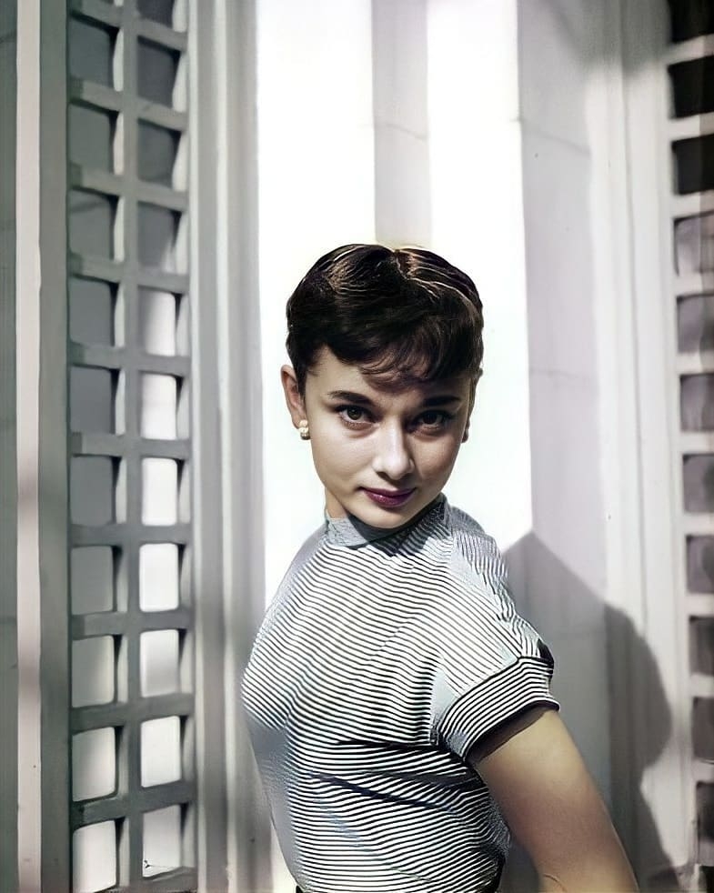 停止對鏡子裡的自已嘆氣,優雅典範的 Audrey Hepburn 柯德莉夏萍 也都曾有這些煩惱!