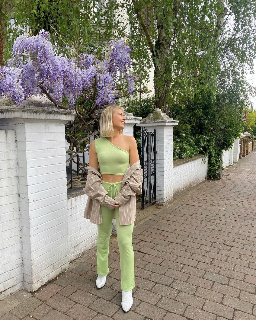 學會如何選擇才不會讓夏日穿搭扣分的必學技巧，內衣才是你最該注意的單品 