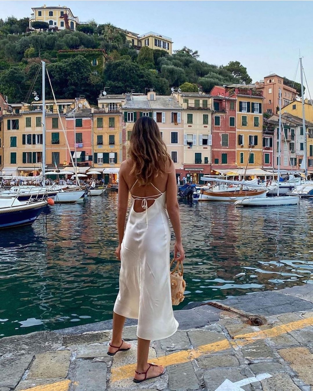 學會如何選擇才不會讓夏日穿搭扣分的必學技巧，內衣才是你最該注意的單品