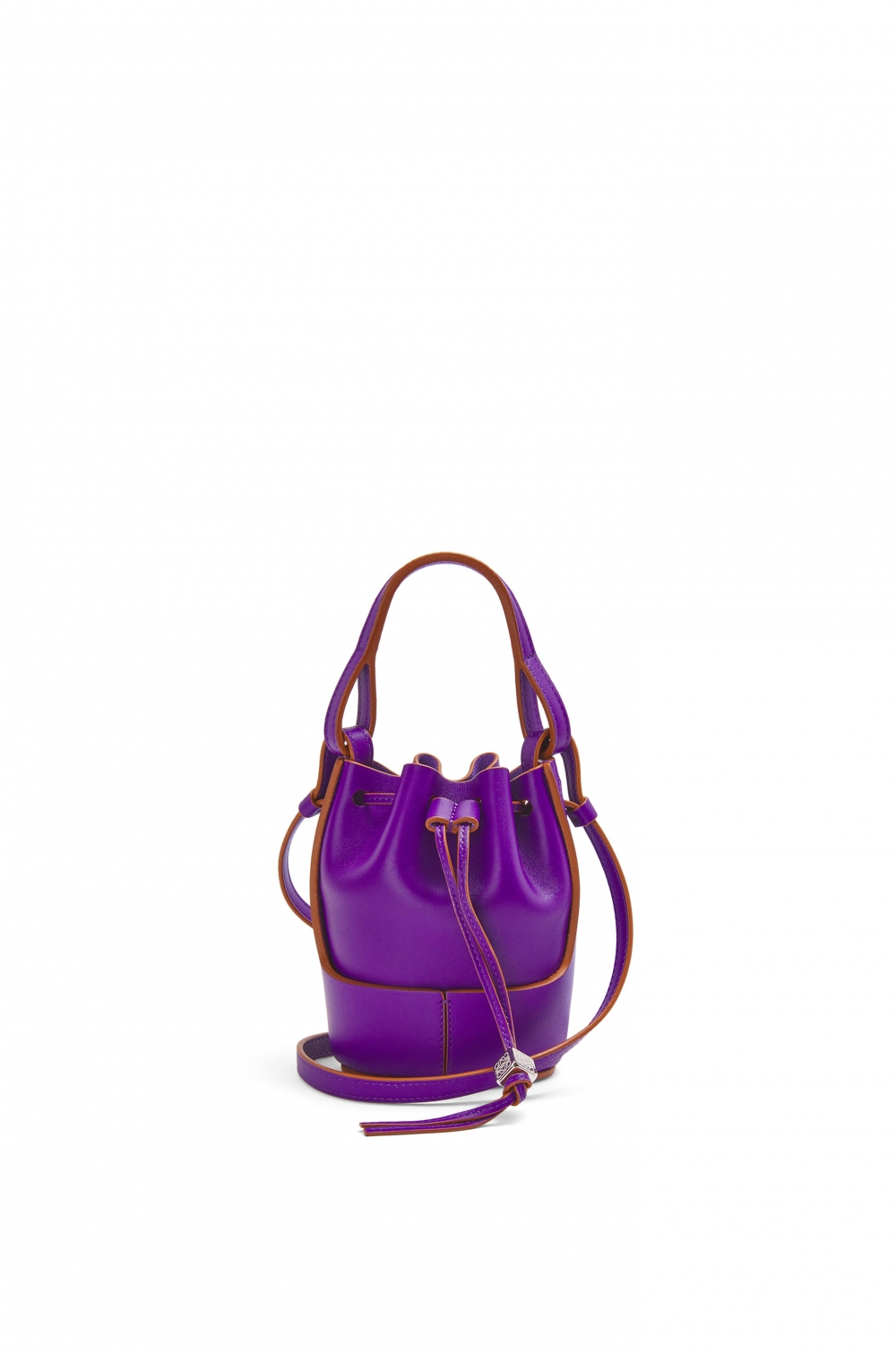 夏日紫丁香色增添好感度, LOEWE、Bottega Veneta等10款讓人心動的紫色調手袋