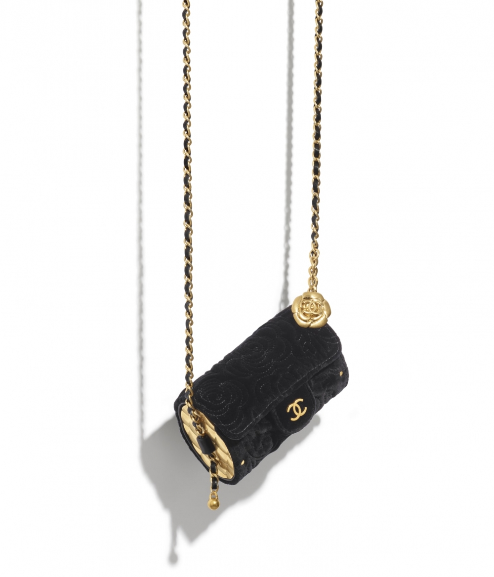 讓人毫無抵抗力的時髦，CHANEL、Louis Vuitton、Prada相繼推出造型優雅的圓筒型迷你袋