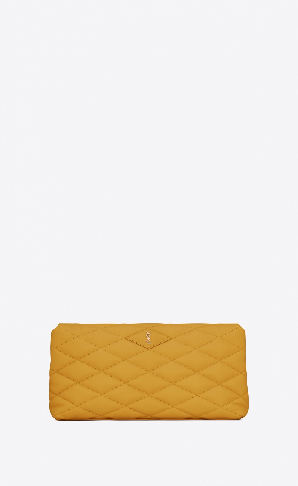 讓厭倦迷你手袋只能裝可愛的新選擇！名人最愛Saint Laurent帥氣的大尺寸Sade Puffer枕頭手拿包 讓厭倦迷你手袋只能裝可愛的新選擇！名人最愛Saint Laurent帥氣的大尺寸Sade Puffer枕頭手拿包