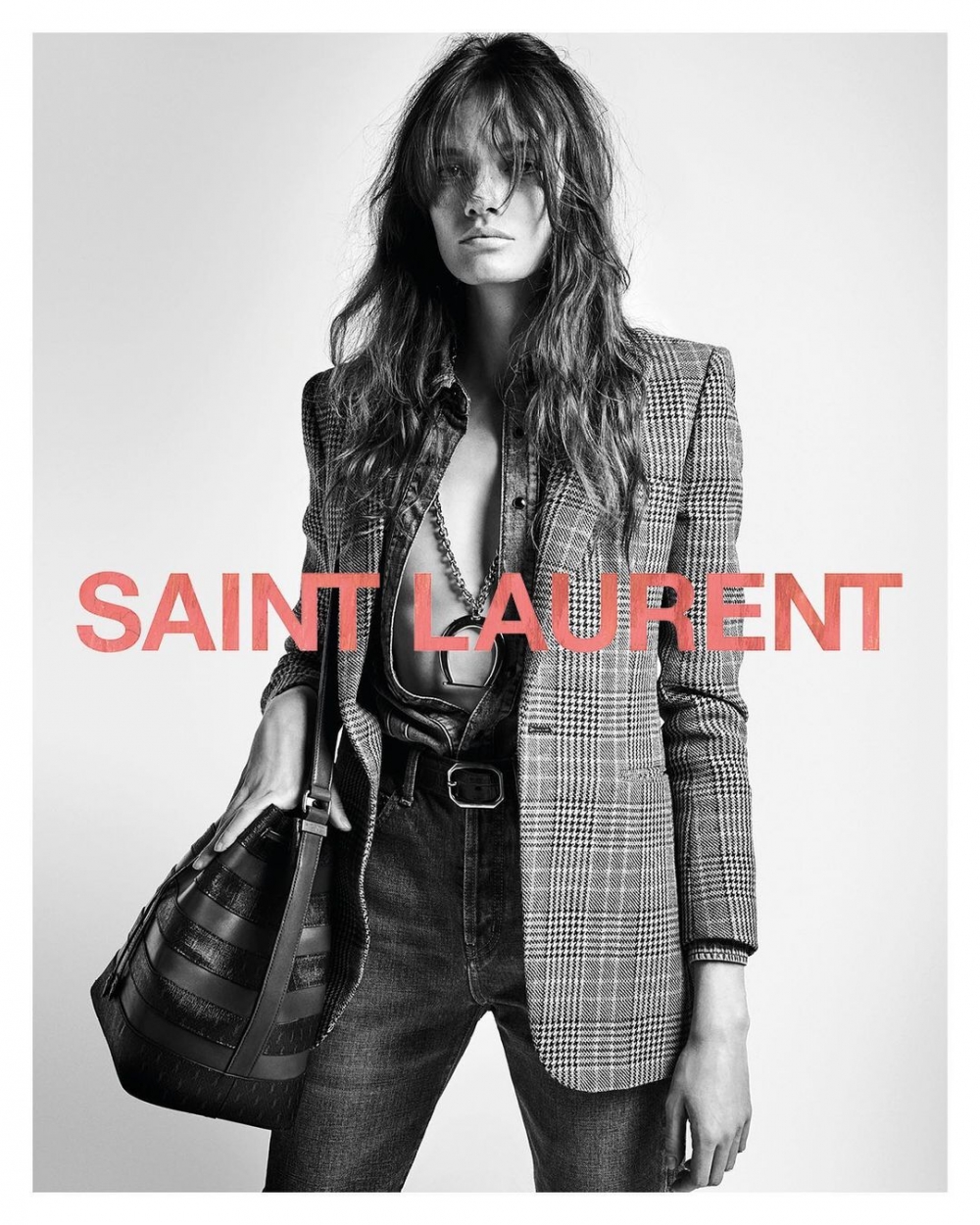 令時尚圈大開眼界的設計:Saint Laurent最新秋冬設計「復古老花手袋」傳達知性的女人最性感
