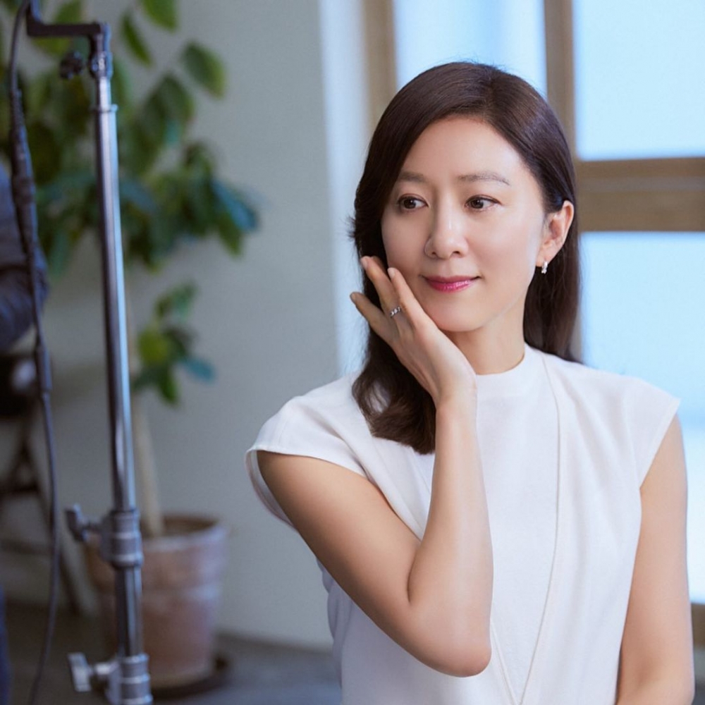 50+韓國凍齡美魔女金喜愛內外保養秘訣:面對歲月越活越有魅力 全身散發著高雅氣質
