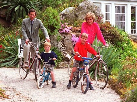 英國皇室世紀婚禮的遺物:我們永遠的最美王妃Princess Diana,5件被拍賣的珍貴物品