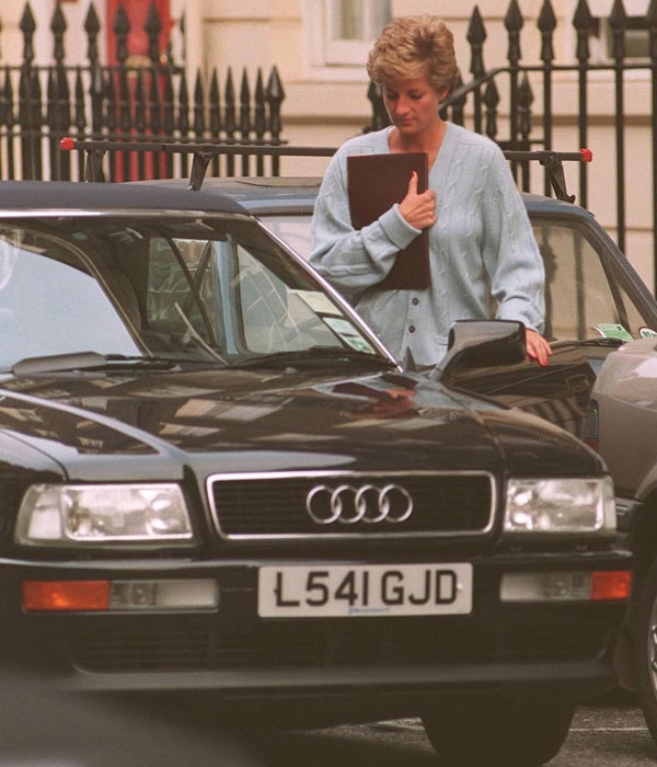 英國皇室世紀婚禮的遺物:我們永遠的最美王妃Princess Diana,5件被拍賣的珍貴物品