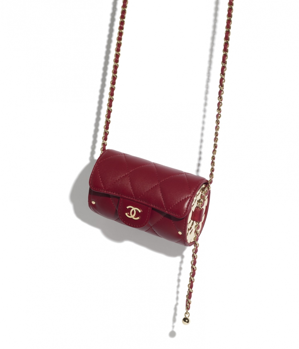 讓人毫無抵抗力的時髦，CHANEL、Louis Vuitton、Prada相繼推出造型優雅的圓筒型迷你袋