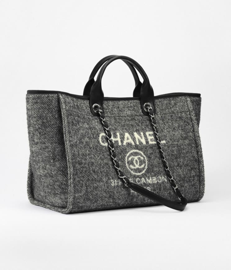 CHANEL大Tote Bag的親民價錢和實用大容量令吸引不少女生的青