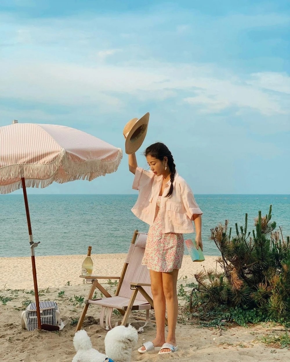 到海邊時，也要記得帶上時髦的防曬單品喔！