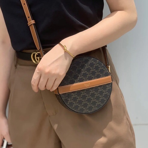 迷你小圓包更是非常適合日常休假出門使用