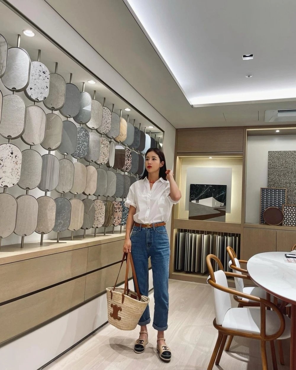 又或是既正式又休閒的混搭穿搭。