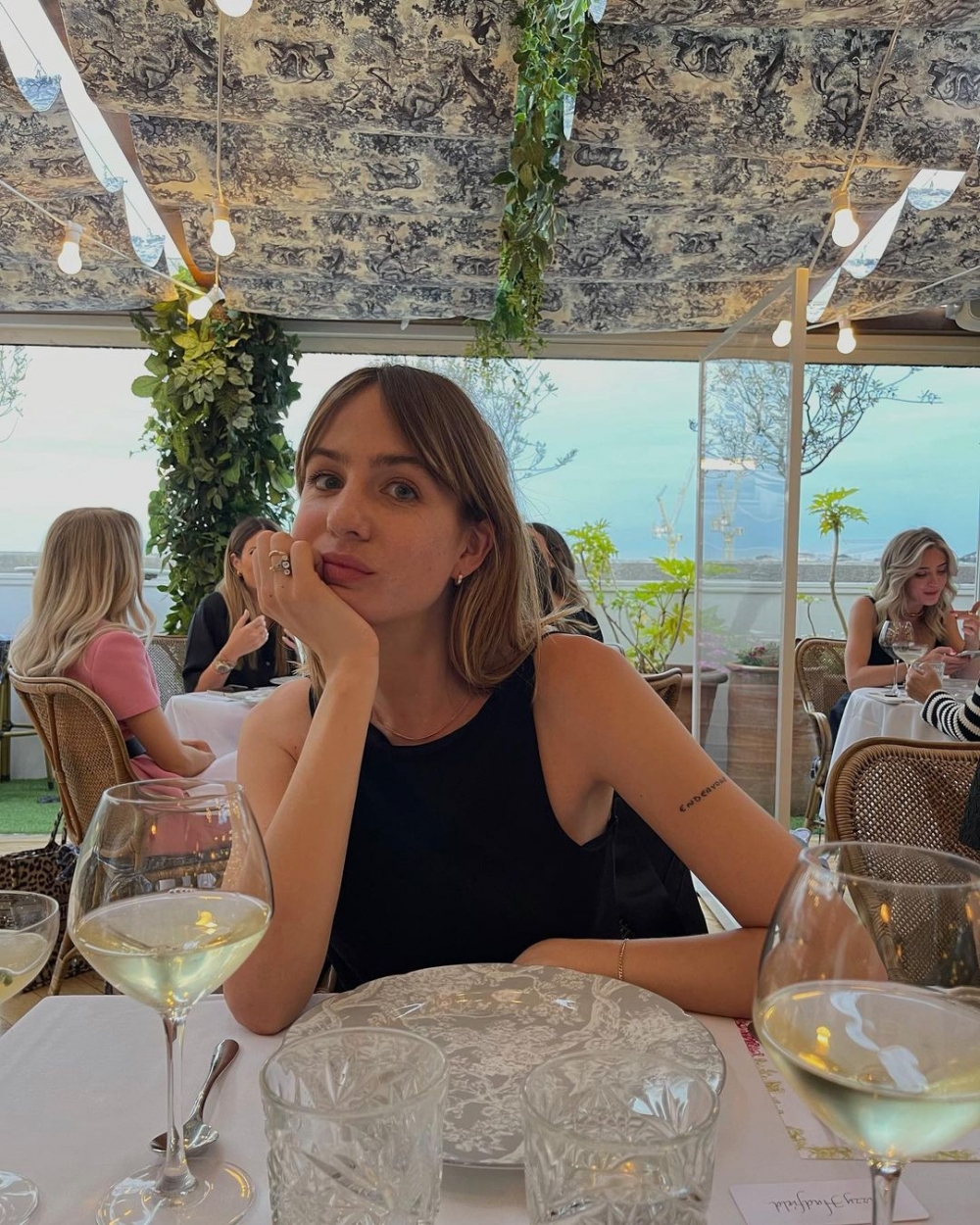 「當你開心時,他就不自覺得看著你微笑」:讓人無法招架的「超完美男友」,每日都深陷於他迷人的身影當中