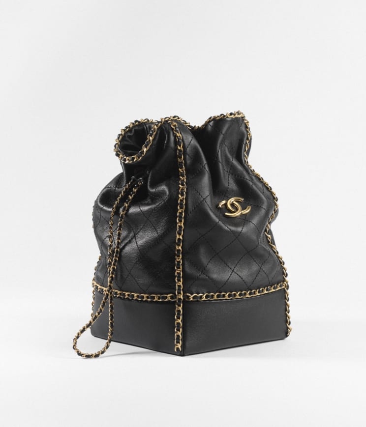 CHANEL 以皮穿鏈子作為靈感的水桶袋