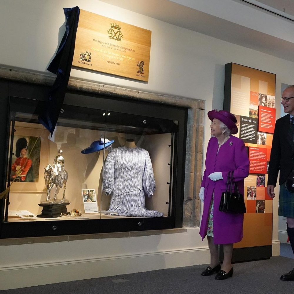 英女王的珍珠項鍊:沒有它就不能出門,項鍊代表著爺爺的愛