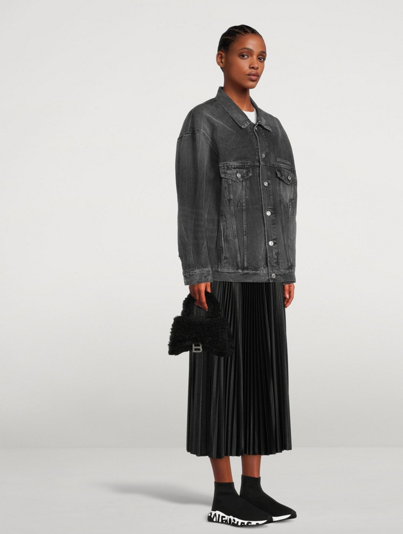 讓你想擁入懷抱的8款夢幻感「毛毛系」手袋:CHANEL、Prada、Balenciaga、CELINE激出超萌少女心,專屬於你的It Bag!