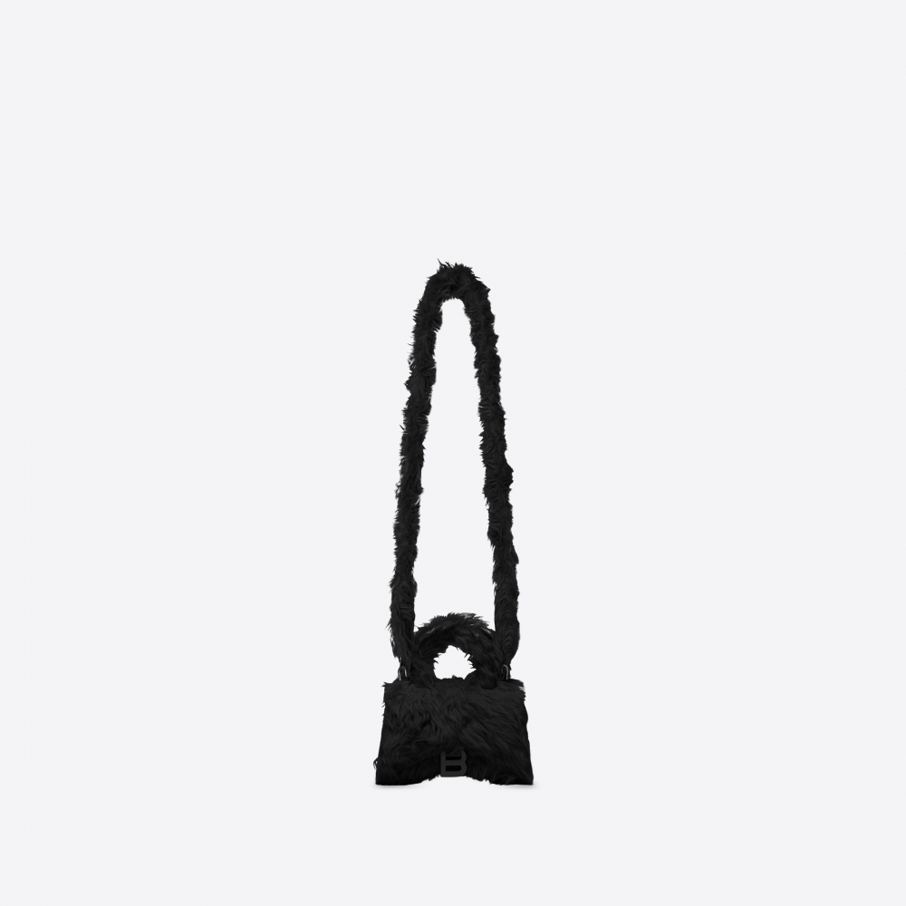 讓你想擁入懷抱的8款夢幻感「毛毛系」手袋:CHANEL、Prada、Balenciaga、CELINE激出超萌少女心,專屬於你的It Bag!