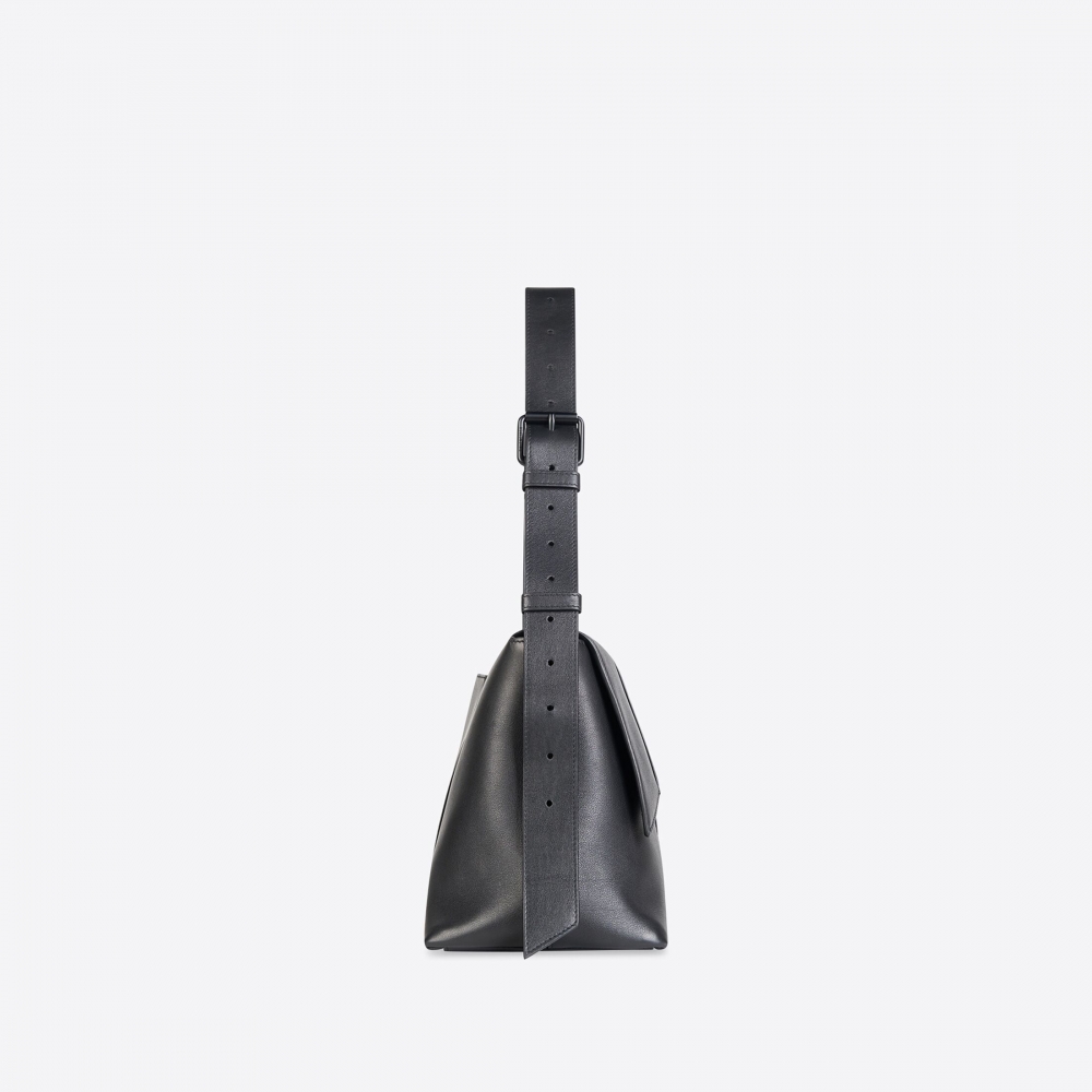 Balenciaga機車包就是最出名的「經典包」之一