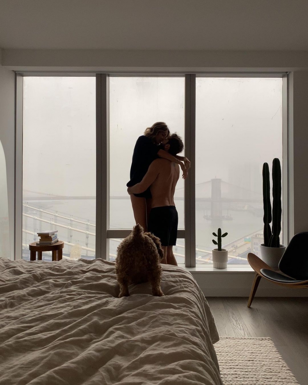 「當你開心時,他就不自覺得看著你微笑」:讓人無法招架的「超完美男友」,每日都深陷於他迷人的身影當中