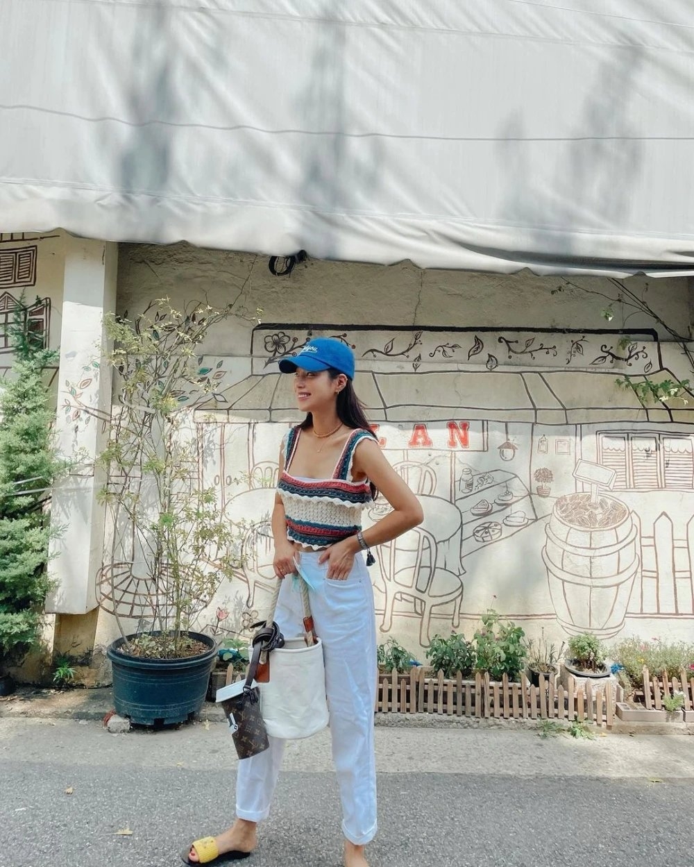 在星期三的穿搭中，也能注入更多色彩。