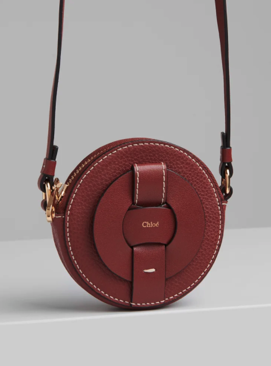優雅感十足的Chloé同樣也有推出精美的迷你小圓包