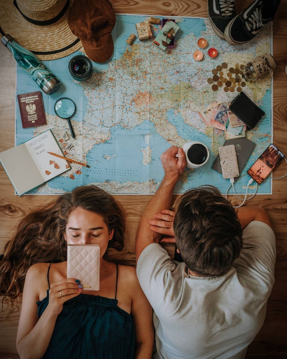 情侶一起編織為來