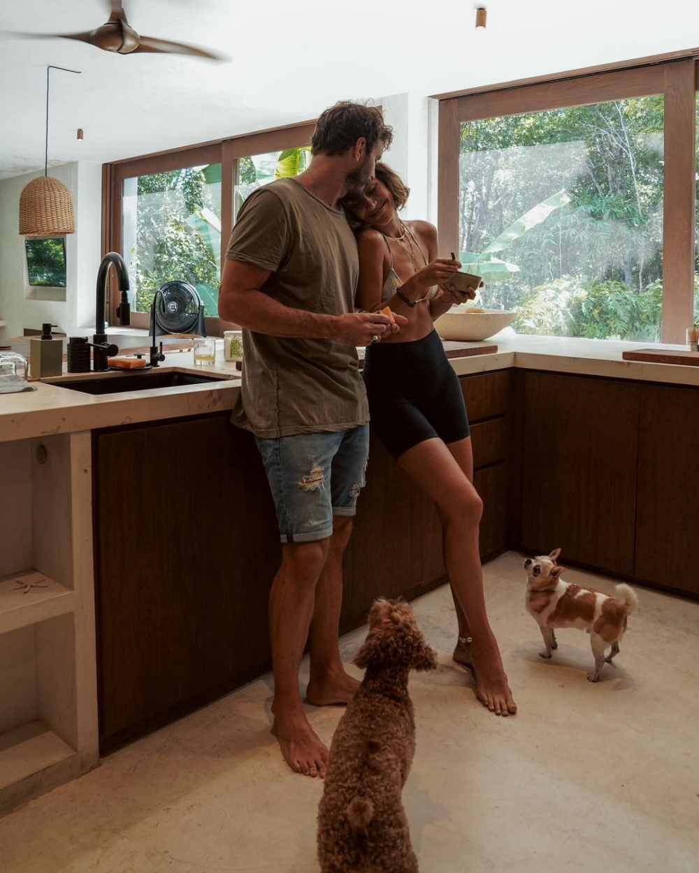 從眼神透露出他對你的愛