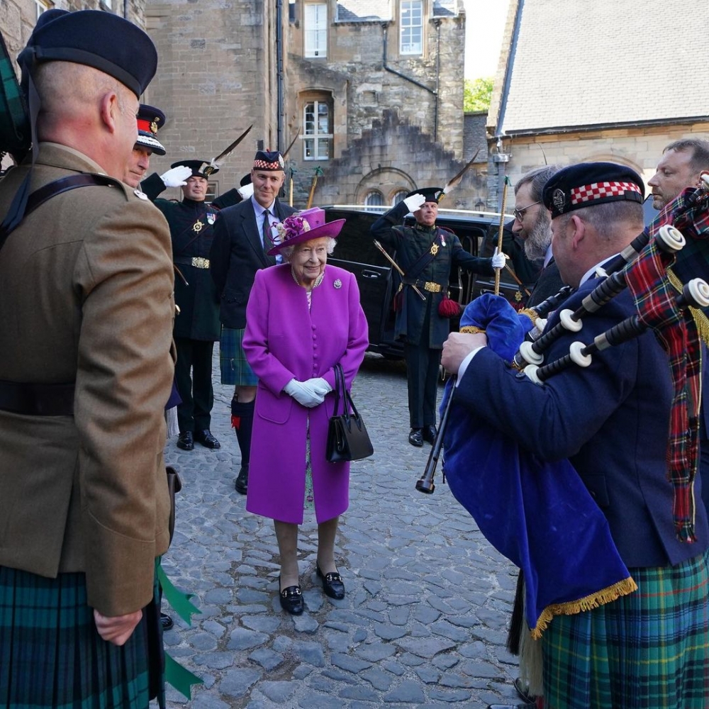 英女王的珍珠項鍊:沒有它就不能出門,項鍊代表著爺爺的愛